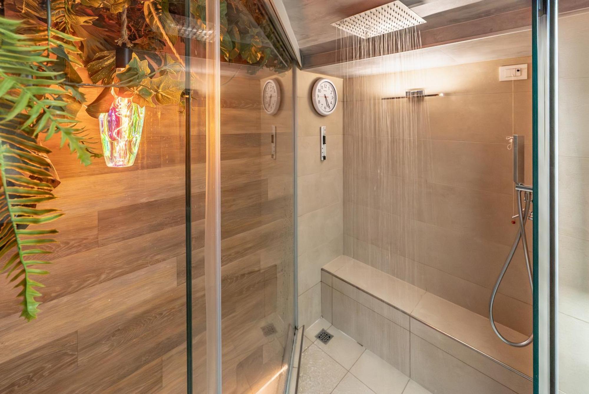 Luxe & Central Haven - Jacuzzi, Sauna, Steam, Private Parking Como Kültér fotó
