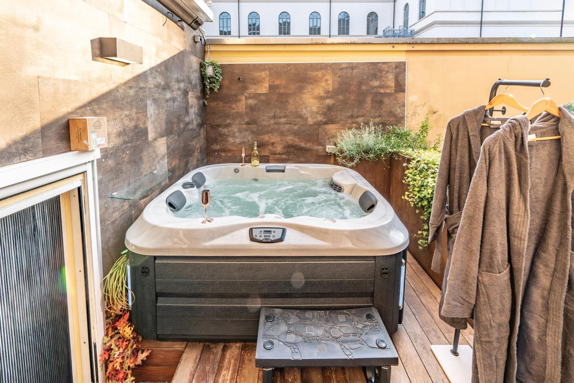 Luxe & Central Haven - Jacuzzi, Sauna, Steam, Private Parking Como Kültér fotó