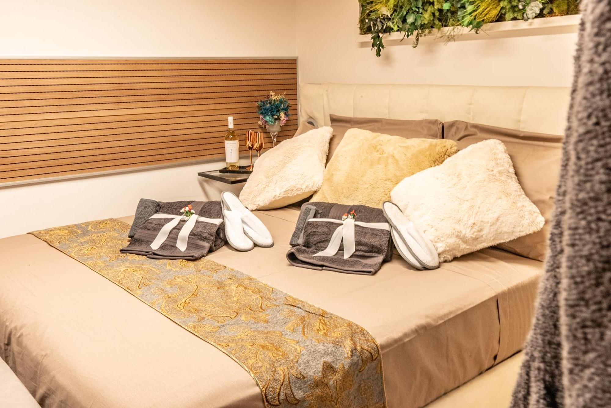 Luxe & Central Haven - Jacuzzi, Sauna, Steam, Private Parking Como Kültér fotó